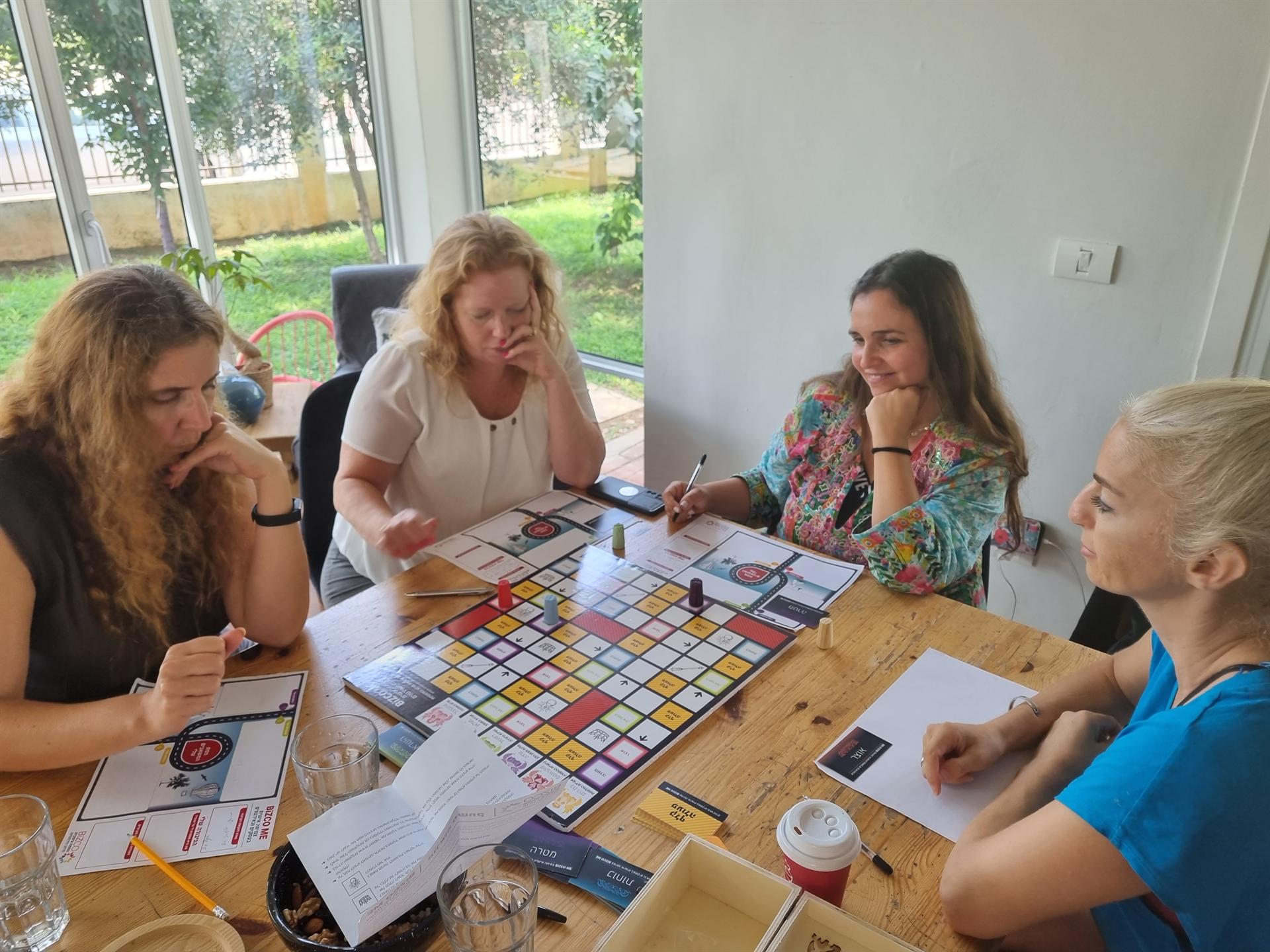 סדנאות ערך המשלבות משחקי לוח עסקיים בפיתוח מקורי של ביזקו